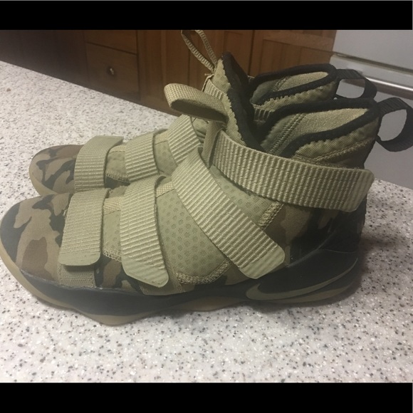 lebron basketball shoes 15